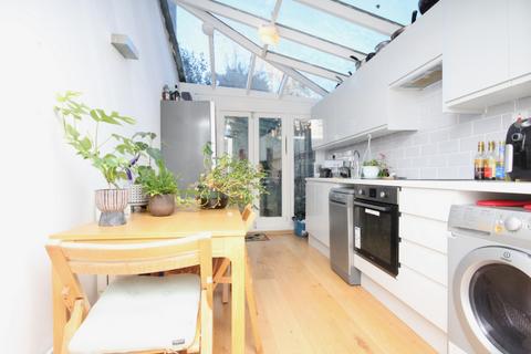 3 bedroom flat to rent, Freegrove Road, Islington, N7