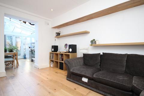 3 bedroom flat to rent, Freegrove Road, Islington, N7