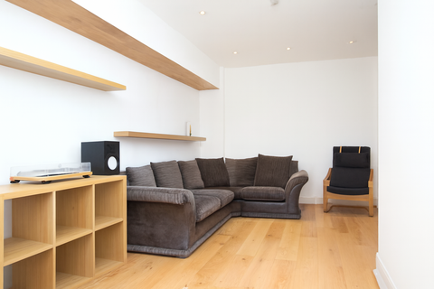 3 bedroom flat to rent, Freegrove Road, Islington, N7