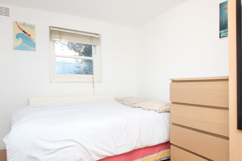 3 bedroom flat to rent, Freegrove Road, Islington, N7