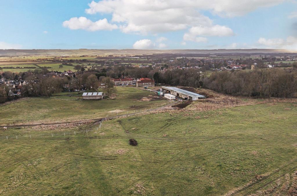 Moor Lane, East Ayton, Scarborough, YO13 9EW 5 bed equestrian property for sale £700,000