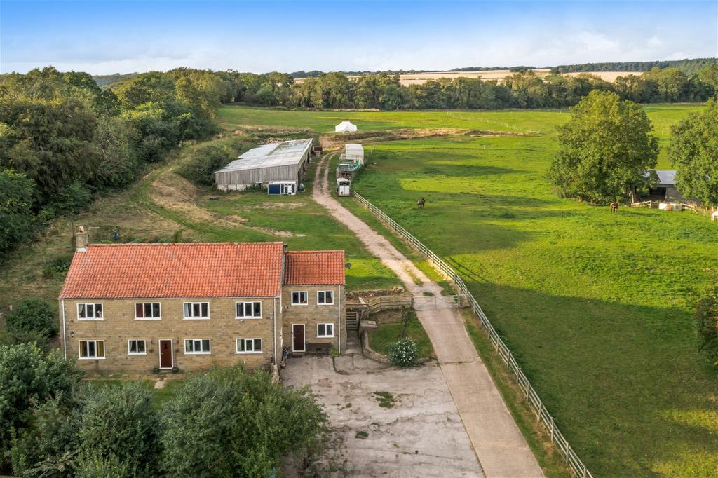 Moor Lane, East Ayton, Scarborough, YO13 9EW 5 bed equestrian property for sale £660,000
