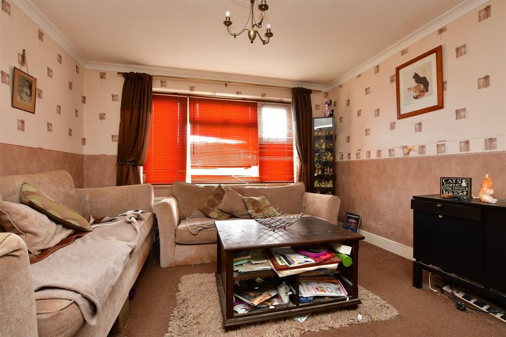 Penn Close, Langley Green, Crawley... 4 bed semidetached house £375,000