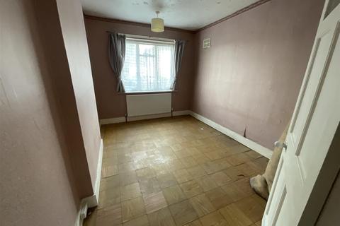 2 bedroom ground floor flat for sale - York Crescent, Loughton, Essex