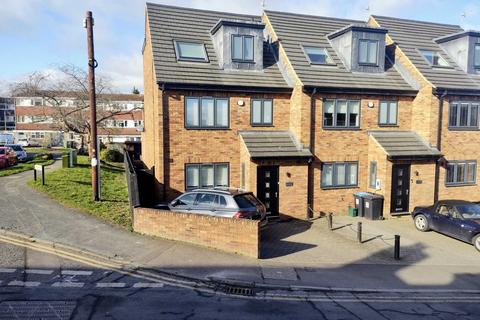 Woodview Roughdown Road, Hemel Hempstead, HP3 9AX