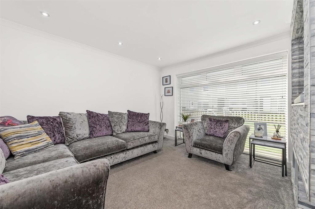 Afton Court, Stirling 3 bed end of terrace house £1,000 pcm (£231 pw)