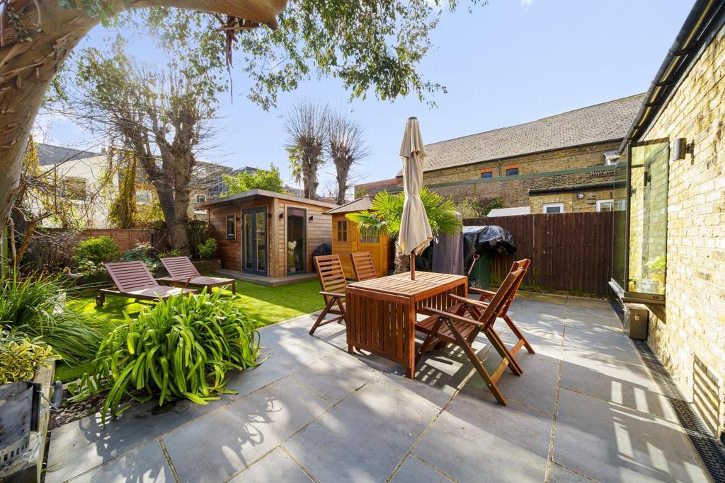 Avenue Road, Acton 3 bed flat £760,000