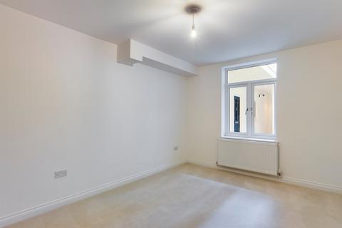 1 bedroom apartment for sale, Heriot House, 88-90 Guildford Street, Chertsey, Surrey, KT16