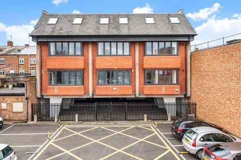 1 bedroom apartment for sale, Heriot House, 88-90 Guildford Street, Chertsey, Surrey, KT16