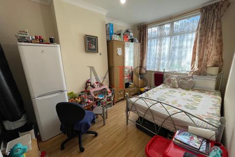 Victoria Road, Southall, UB2