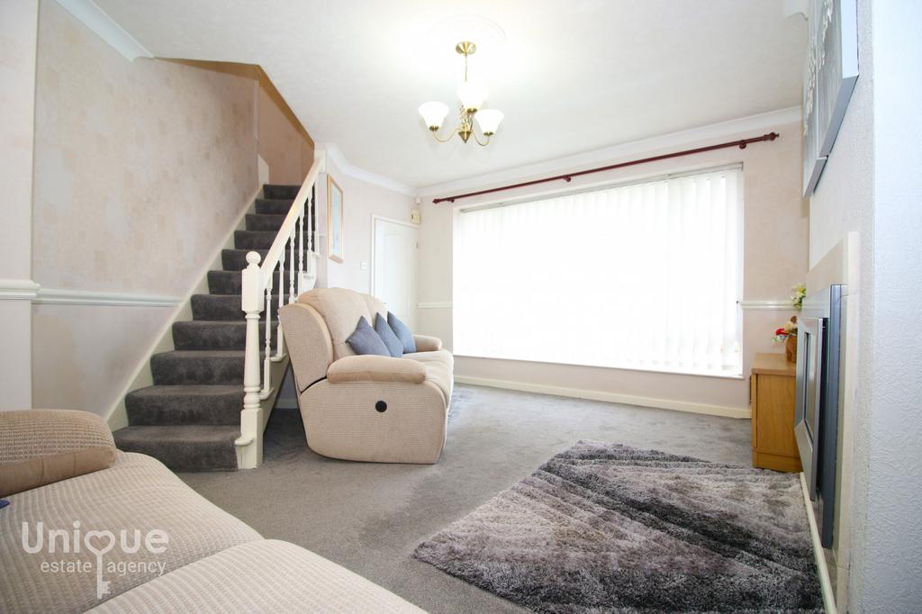 Elmwood Drive, ThorntonCleveleys, FY5 2 bed semidetached house £162,500