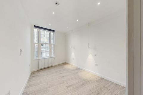 2 bedroom flat to rent, Bushey Grove Road, Bushey, WD23