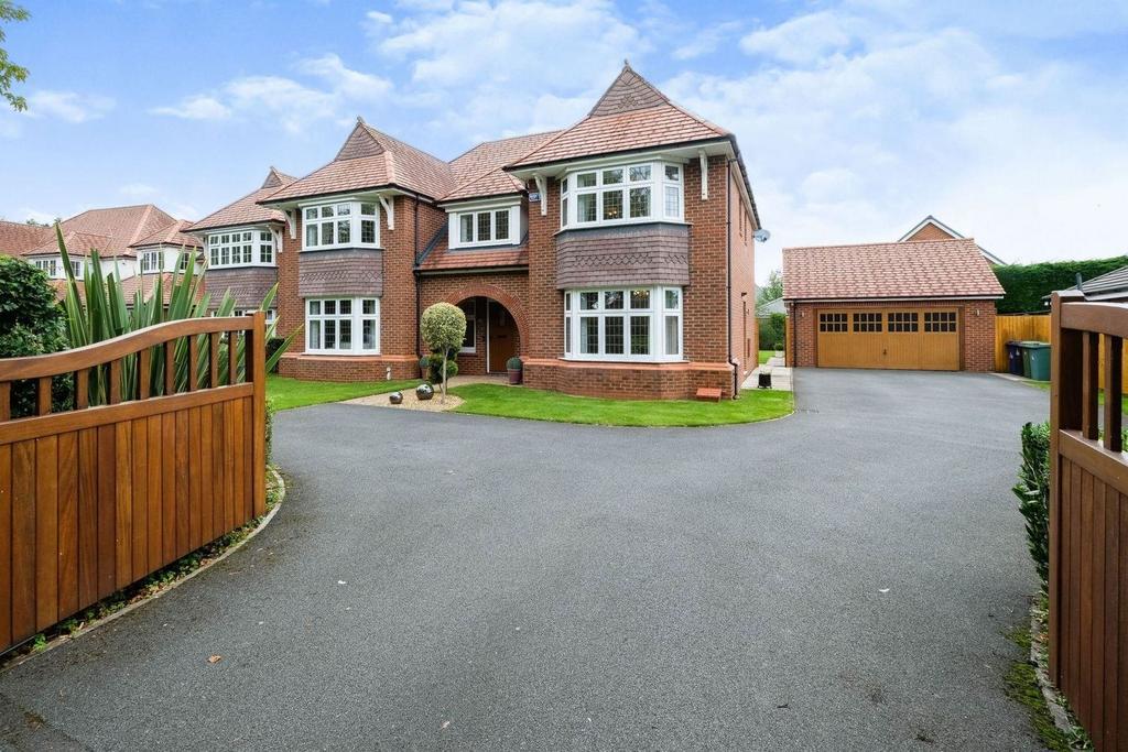 Lunts Heath Road, Farnworth, Widnes 5 bed detached house for sale £