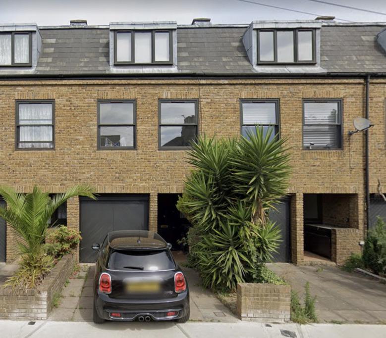 Haldane Road, London, SW6 4 bed terraced house £4,500 pcm (£1,038 pw)