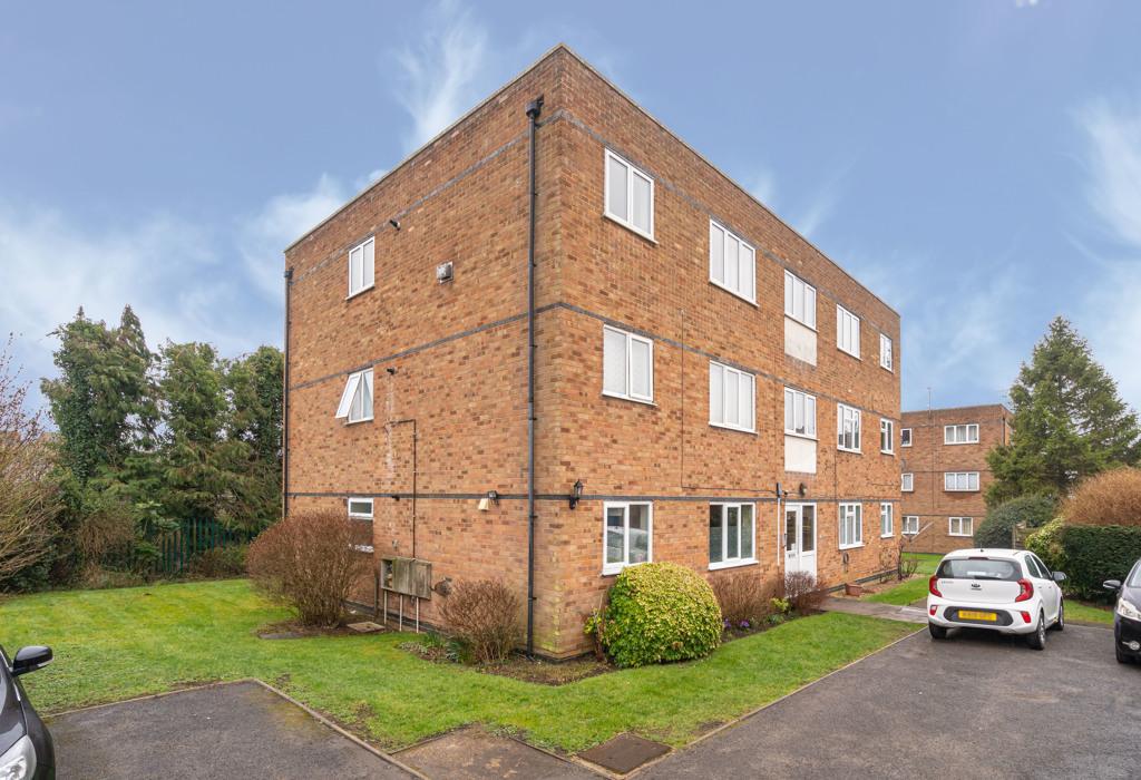 Frances Court, Soulbury Road... 2 bed apartment £200,000