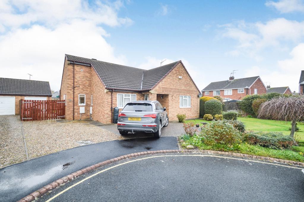 Finch Park, Beverley, Yorkshire, HU17 3 bed detached bungalow £1,200 pcm (£277 pw)