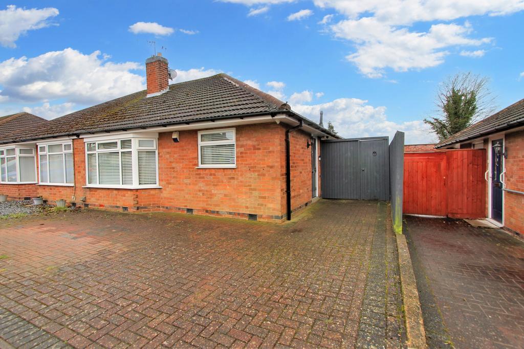 Chestnut Avenue, Oadby, Leicester, LE2 2 bed semidetached bungalow £