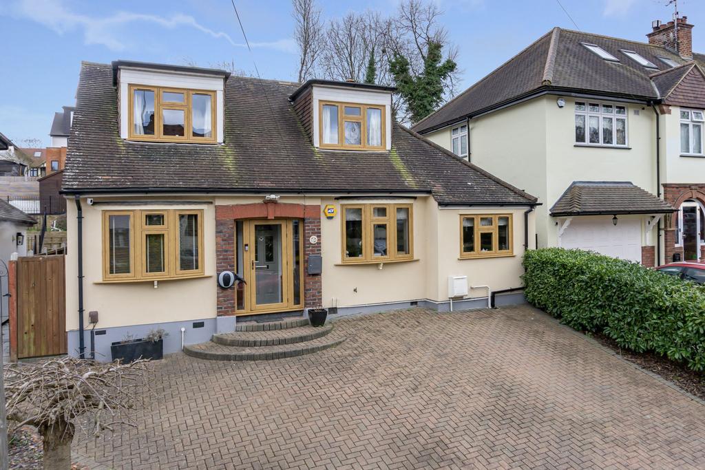Amberley Road, Buckhurst Hill, IG9 4 bed detached house £920,000