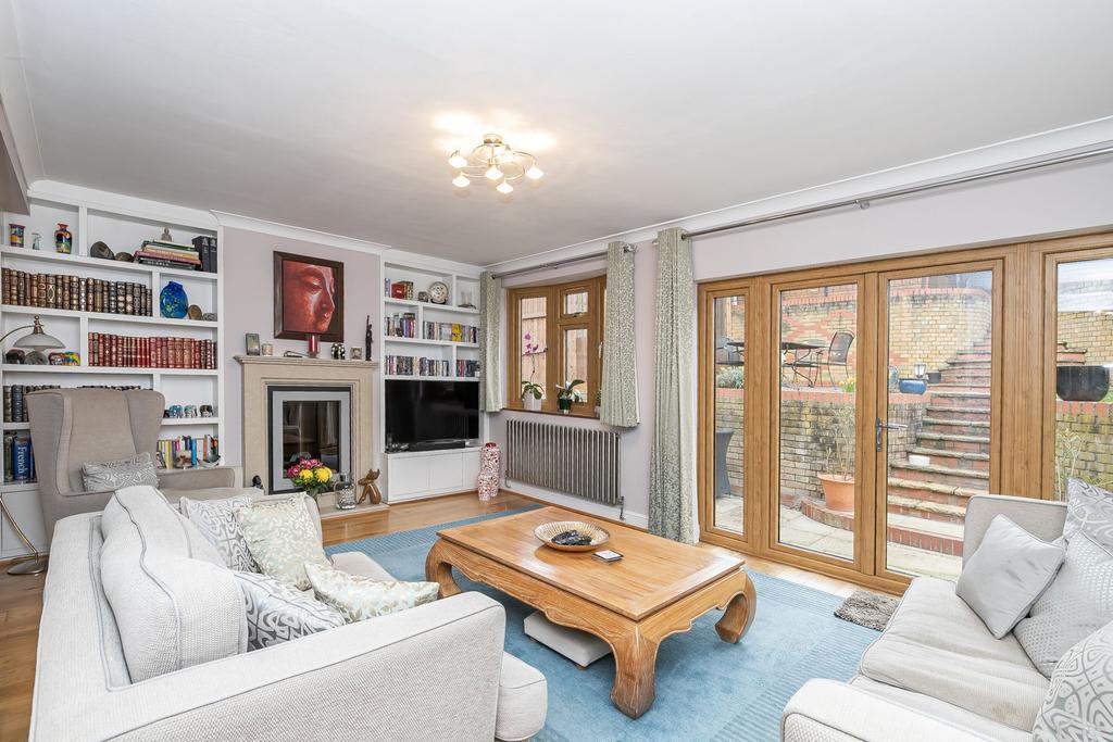 Amberley Road, Buckhurst Hill, IG9 4 bed detached house £920,000