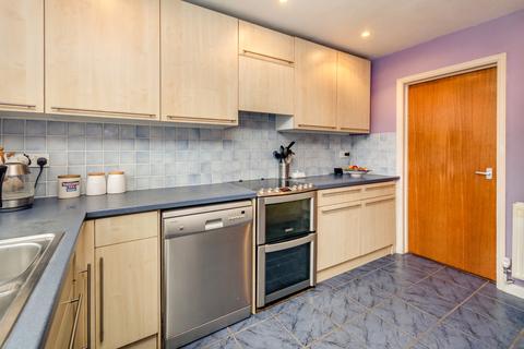 5 Lime Tree Walk, Amersham, HP7 9HY