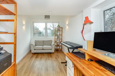 5 Lime Tree Walk, Amersham, HP7 9HY