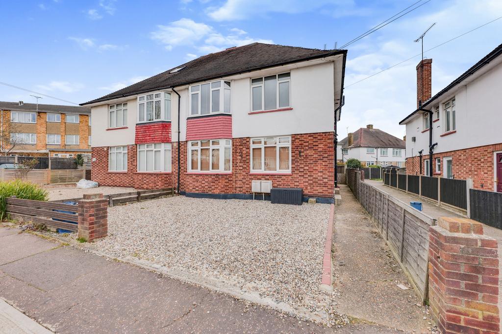 Herschell Road, Leighonsea, SS9 2 bed apartment for sale £300,000