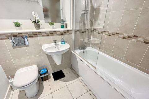 37 Nursery Grove, Gravesend, DA11 7BB