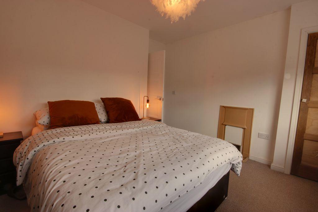 Bedroom 1 (Double)
