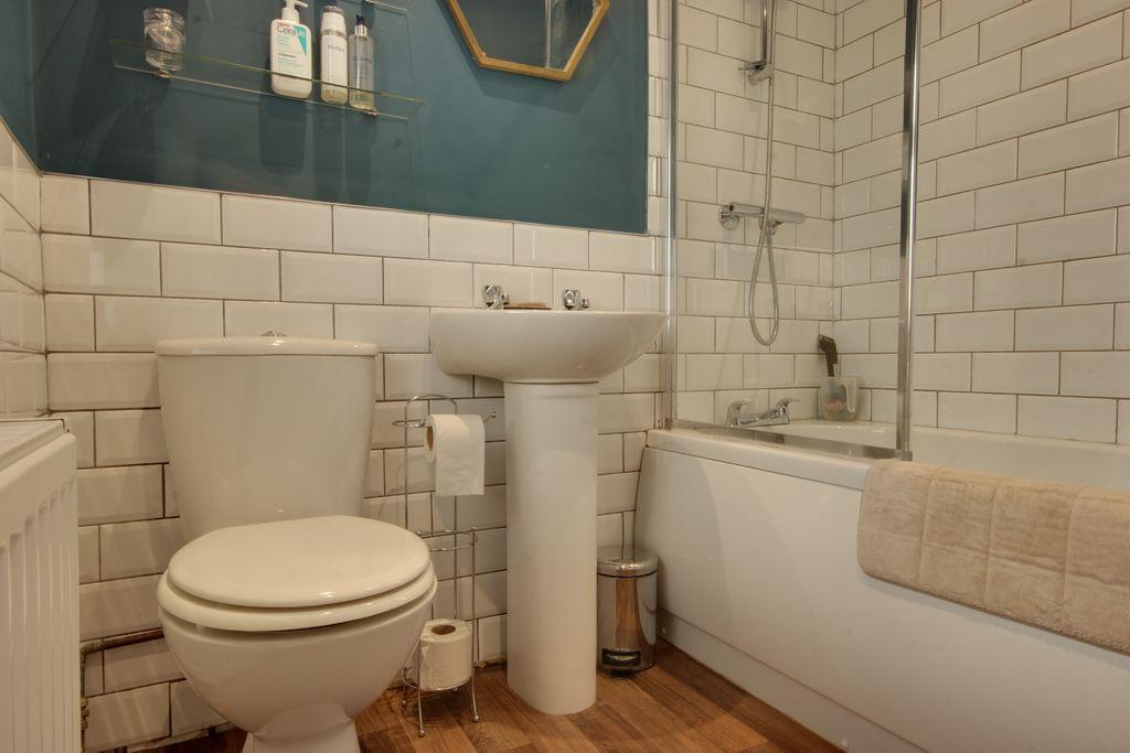 Bathroom (Bathroom)