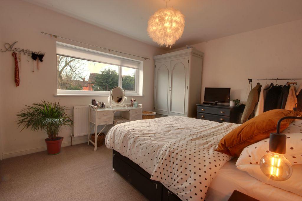 Bedroom 1 (Double)