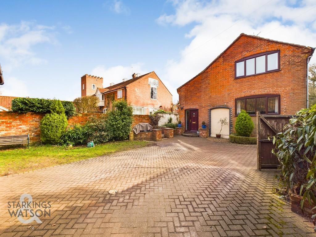 Hall Road, Blofield Heath, Norwich 4 bed barn conversion £425,000