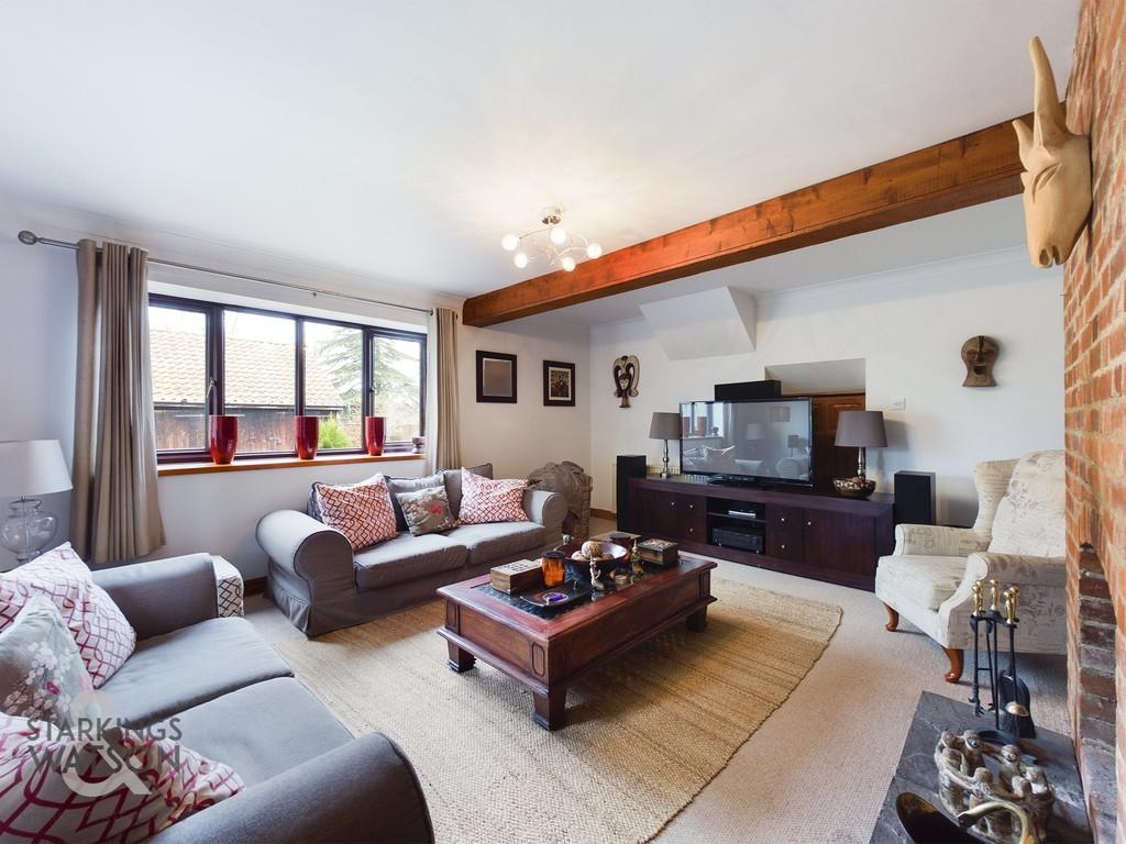 Hall Road, Blofield Heath, Norwich 4 bed barn conversion £425,000