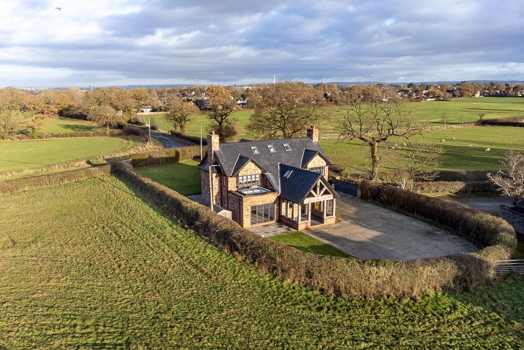 Ryecroft Lane, Mobberley 4 bed detached house £4,500 pcm (£1,038 pw)