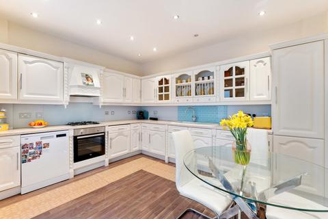 25 Woodcote Road, London, E11 2QB