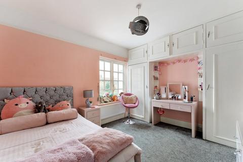25 Woodcote Road, London, E11 2QB