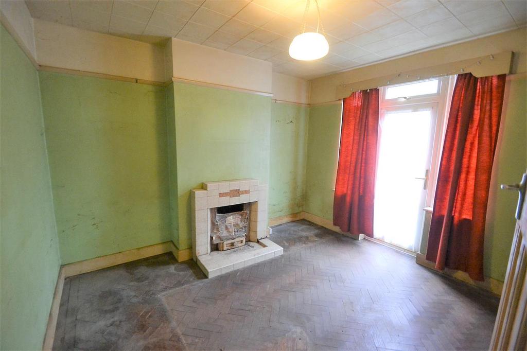 Cardington Square, Hounslow 3 bed semidetached house £475,000