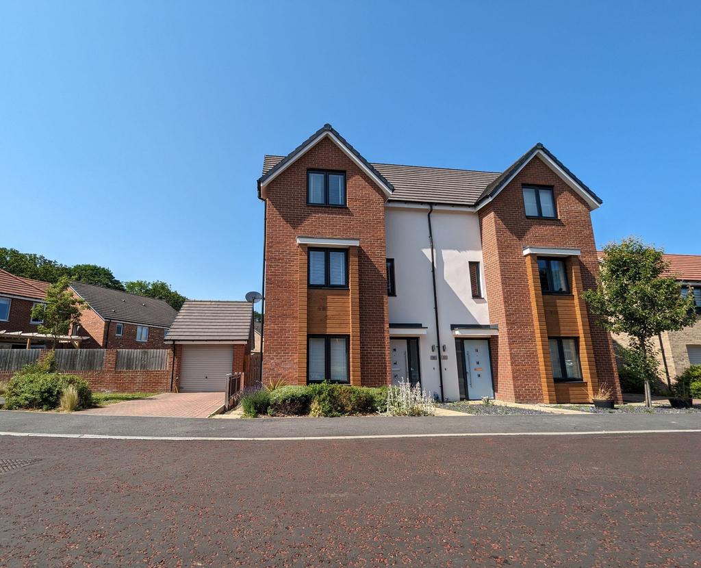Highbury Close, Chester le Street, DH3 3 bed semidetached house for