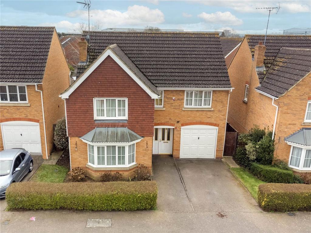 Lavender Close, Hatfield 4 bed detached house £2,500 pcm (£577 pw)