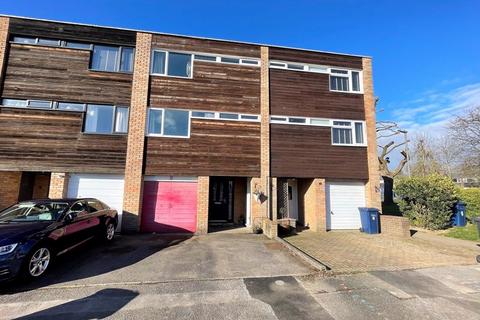8 Beaumont Square, Cranleigh, GU6 7HD