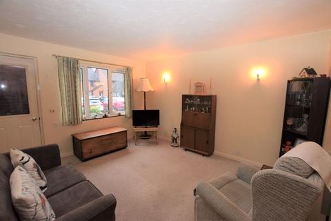 1 bedroom retirement property for sale - Adams Way, Alton, Hampshire - Station & Waitrose nearby