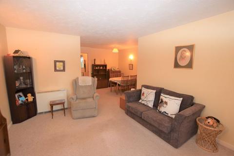 1 bedroom retirement property for sale - Adams Way, Alton, Hampshire - Station & Waitrose nearby