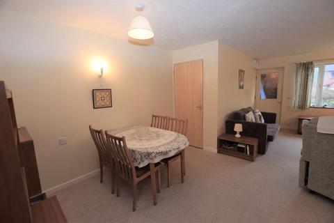 1 bedroom retirement property for sale - Adams Way, Alton, Hampshire - Station & Waitrose nearby