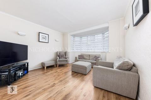 3 bedroom semi-detached house to rent, Westpole Avenue, Cockfosters EN4