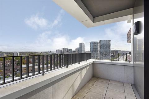 3 bedroom apartment to rent, Heartwell Avenue, London, E16