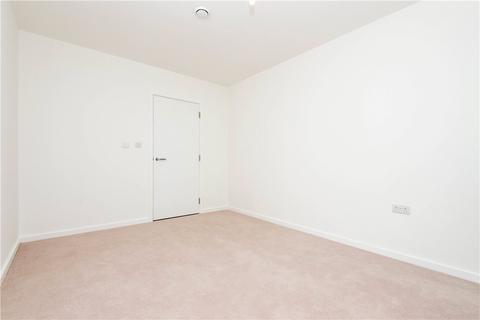 3 bedroom apartment to rent, Heartwell Avenue, London, E16