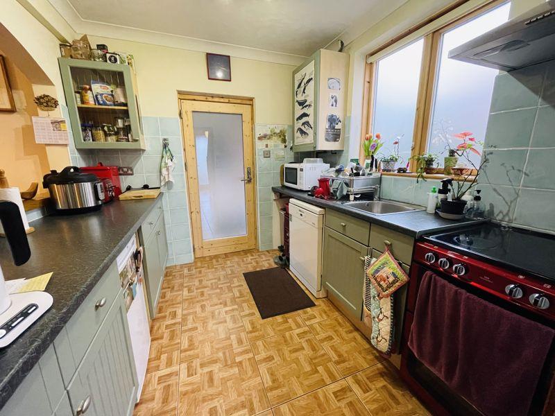 Old Barn Way, Abergavenny 3 bed semidetached house £995 pcm (£230 pw)