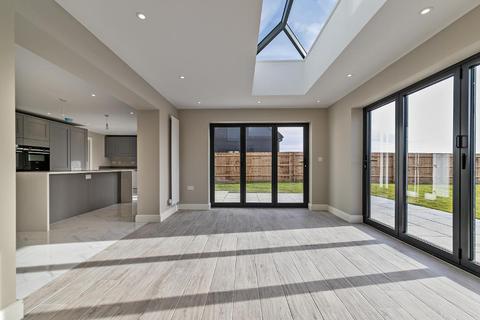 5 bedroom detached house for sale - Chalgrave Road, Dunstable, Bedfordshire, LU5 6JN