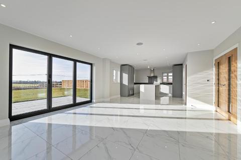 4 bedroom detached house for sale - Chalgrave Road, Dunstable, Bedfordshire, LU5 6JN