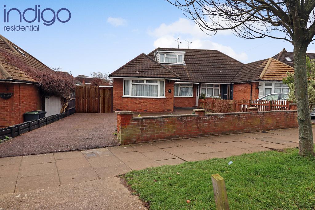 Stoneygate Road, Challney, Luton, Bedfordshire, LU4 9TL 4 bed bungalow