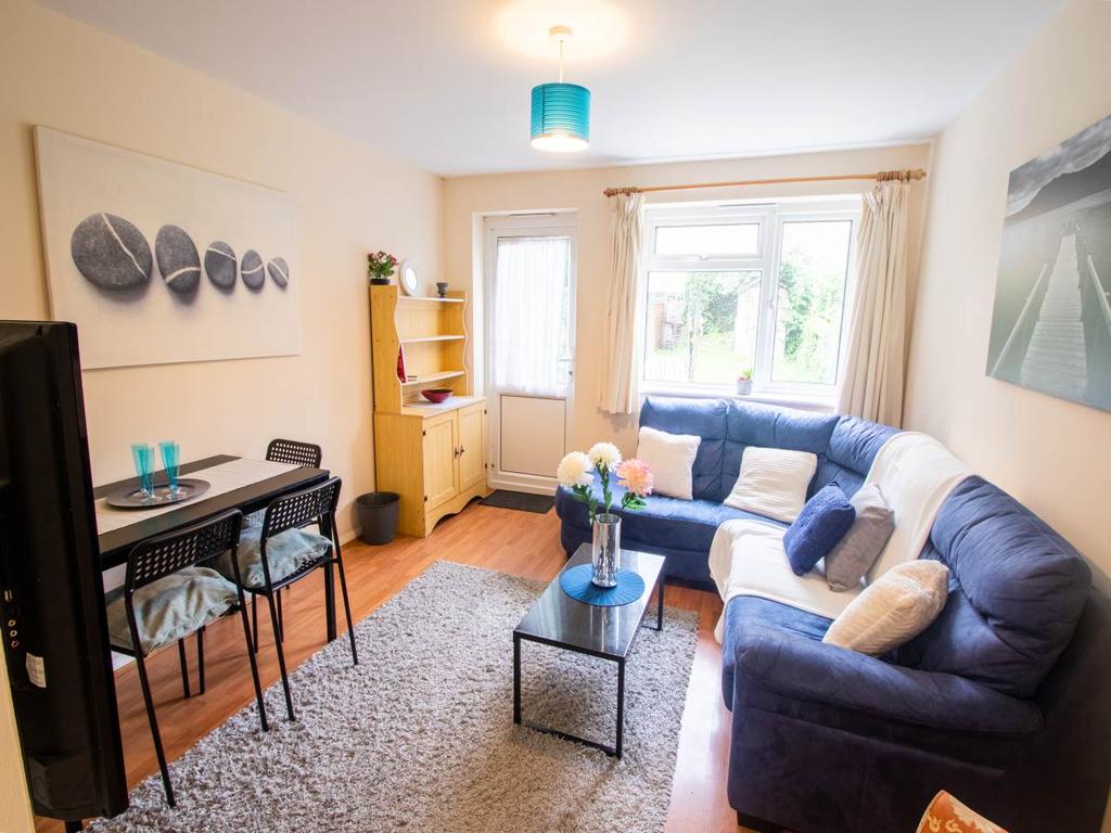 Roper Road, Canterbury, Kent 4 bed house £429 pcm (£99 pw)